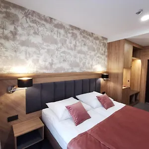 Lesny Dwor - Piekarnia Mio Padre - Restauracja Mamma Mia Bed & Breakfast